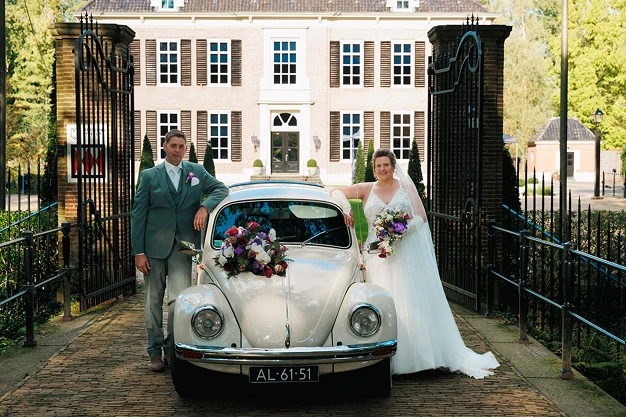 Kever limousine huren bruidspaar 3